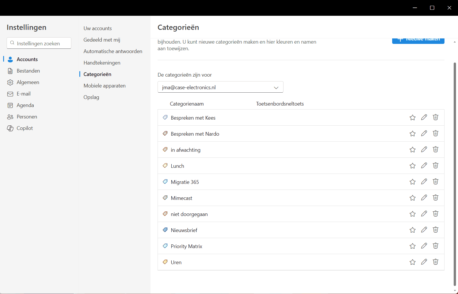 Het beheren van categorieën in het instellingen-menu in Outlook (new). 
